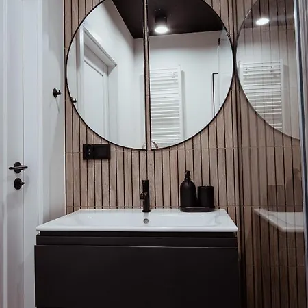 Апартаменти Homewell Game And Movie *