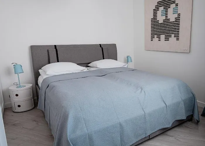 Apartment Homewell Game And Movie *