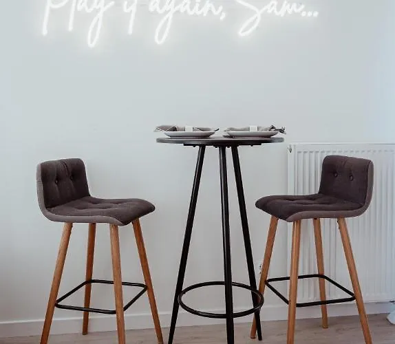 Apartment Homewell Game And Movie *